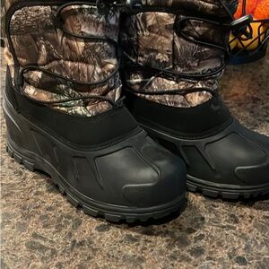 Itasca Kids Camo and Black Snow Boots